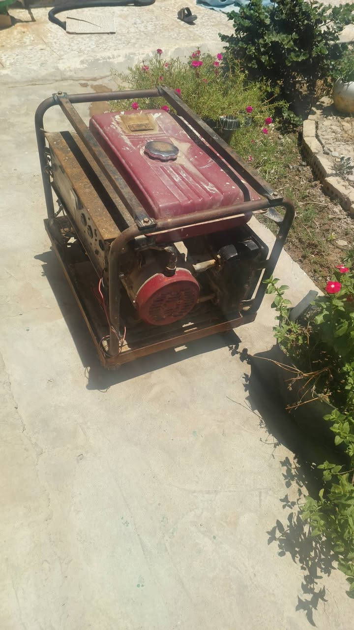 السلام عليكم مولد للبيع ٥ كي في سلف السعر ٢٠٠ وبي مجال للشراي لتواصل الاتصال على الرقم ***********
