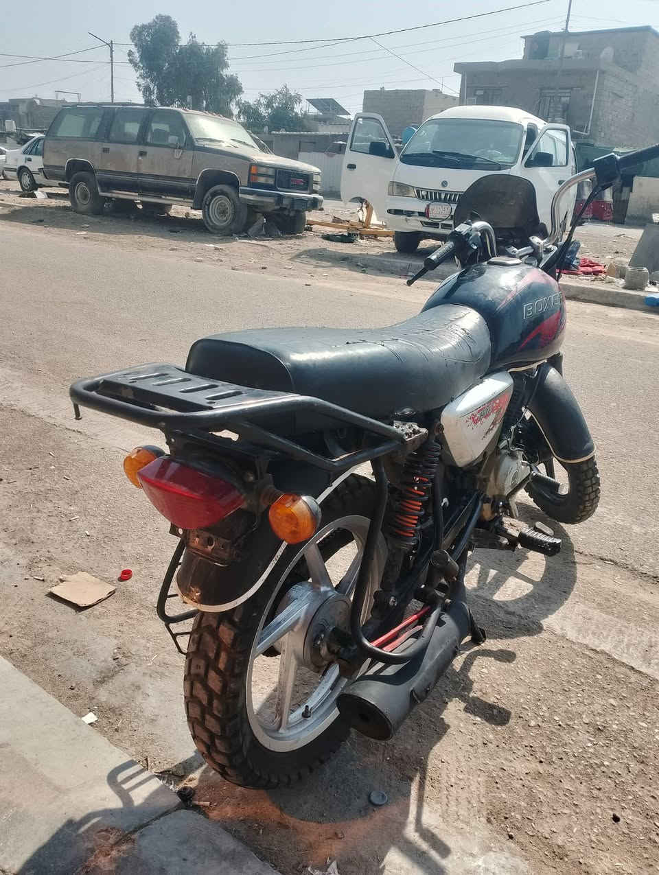 سلام عليكم بوكسر 2020 للبيع او مراوس ب400 متروكه ومطرت عليها تشتغل عل سلولي دوس بانزين تخمد ابيع كوم حديد اوراق مابيها مكاني الشرطه الخامسه ***********
