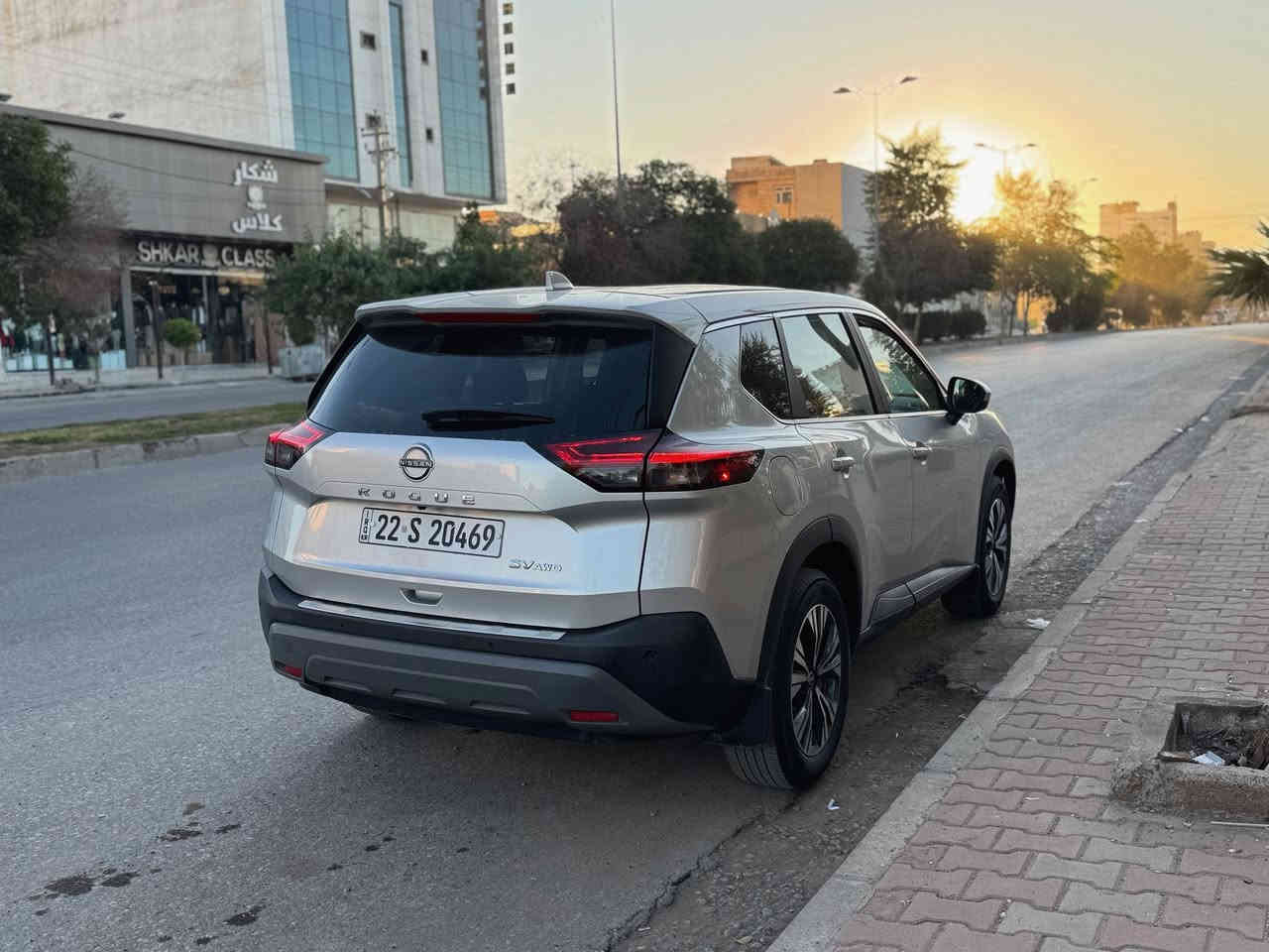 روج SV AWD 2023 دخول وترقيم جديد اربيل
مكان السياره اربيل شارع 100 
ماشية 8الاف فقط زيرو 
حادث بسيط وسطحي فقط بنيد صبغ بدون دواخل بدون بارد بدون شخوط ورصعات 
 
المواصفات:
 فور ويل ( AWD )  - رادارت 360 (امامي خلفي جانبي) - تشغيل عن بعد - نقاط عمياء - قطعتين تبريد  - تحديد مسار - كشن كهرباء - مناخ منفصل - اوتو بريك توقف ذاتي امامي خلفي عند الاقتراب من اي جسم ( مانع تصادم ) - بصمة تشغيل وابواب - دخول ذكي  -  اوتو هولد - حساسات  - اوتو ستوب - خمس انظمة قيادة - قيادة ذاتيه  - مثبت سرعة - اشاير بالمري - شاشة تدعم كار بلي + اندرويد اوتو - وبعد بيها هووواي مواصفات 
محرك ١٥٠٠ توربو

‏‎السعر 169 وبيها مجال 
***********
