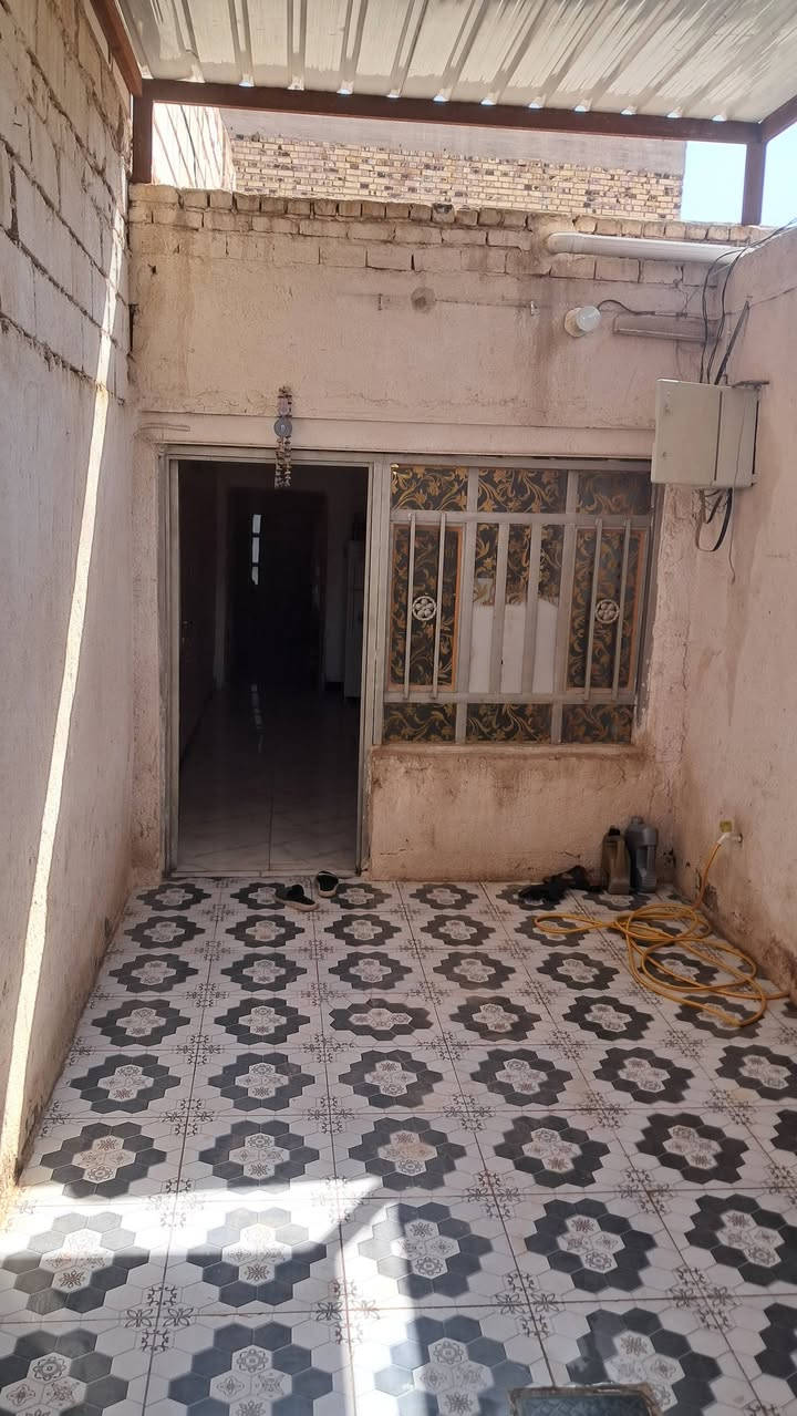 السلام عليكم بيت للبيع شارع دور الحوزه
100متر يحتوي عل غرفه وصاله كبيره وحمامات ومطبخ وطارمه كبيره مشمول بتطويب 320 السعر 20 الاستفسار ***********

