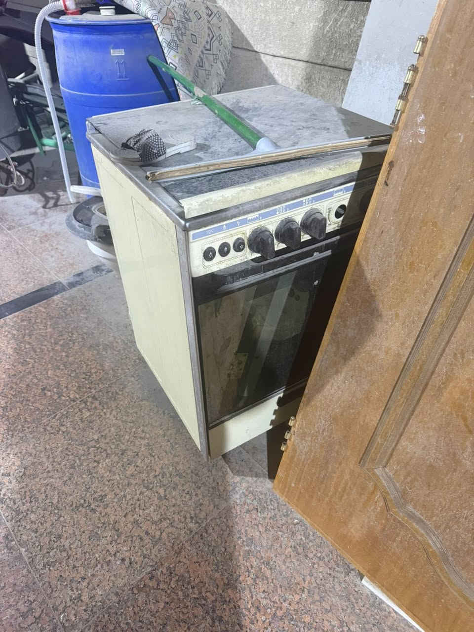 بيبان تفصال مو سوكاوي 
عرض متر ورتفاع متر ٨٠
الباب ١٠٠ وطباخ 175 
الطباخ  جديده كلش بس بيه اتراب 
٤ بوب واحد المنيوم
العنوان العشار


**إذا كنت صاحب هذا الإعلان وتريد حذفه لأي سبب، رجاءا أرسل رسالة إلى الدعم الفني**