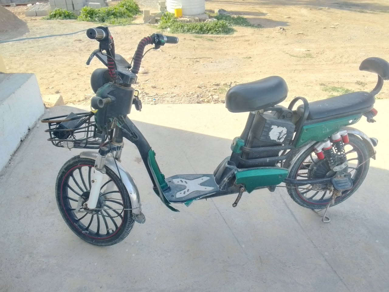 بايسكل شحن  بطارية ميتة  السعر 150 وبيهة مجال  
***********
