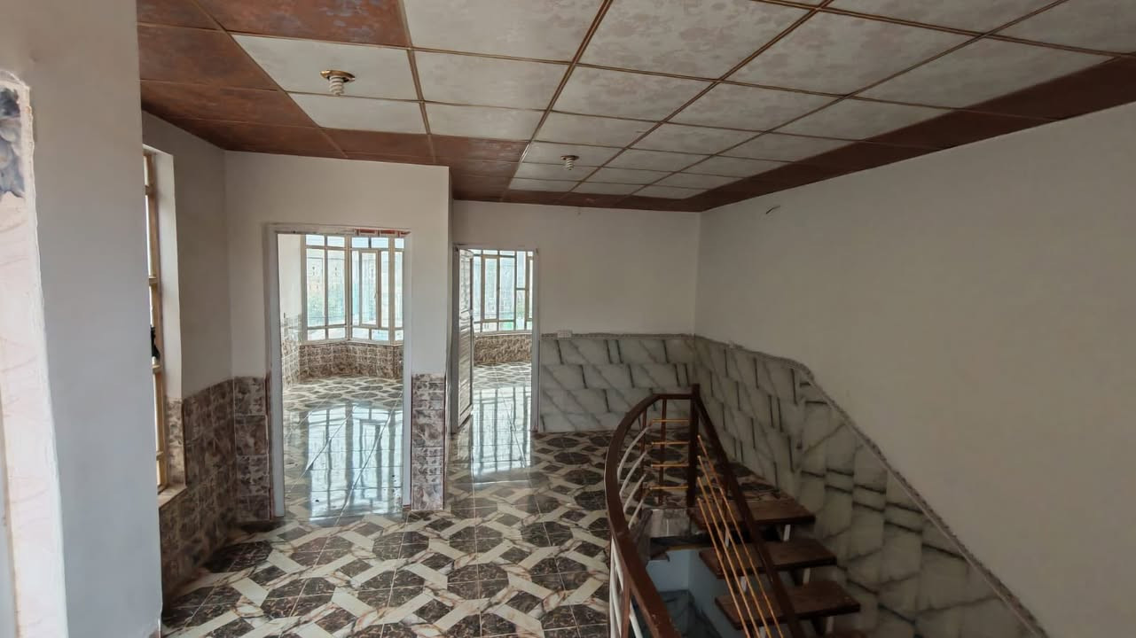 مشتمل للايجار في الجبيرية الثانية قرب سوق مريدي مكون  من طابقين 3 غرف نوم وصالة واستقبال ومطبخ  بناء حديث سعر الايجار 300 الف 
*********** عقارات ابو سلطان
