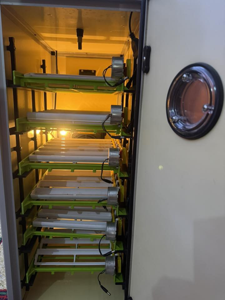 فقاسه (جيموكا التركي ) تاخذ  ٢٢٠ بيضه
كافه المحلقات الاحتياطيه موجوده ... تفقيسه وحده اطلع فلوسه /السعر ٥٠٠
*********** واتساب
