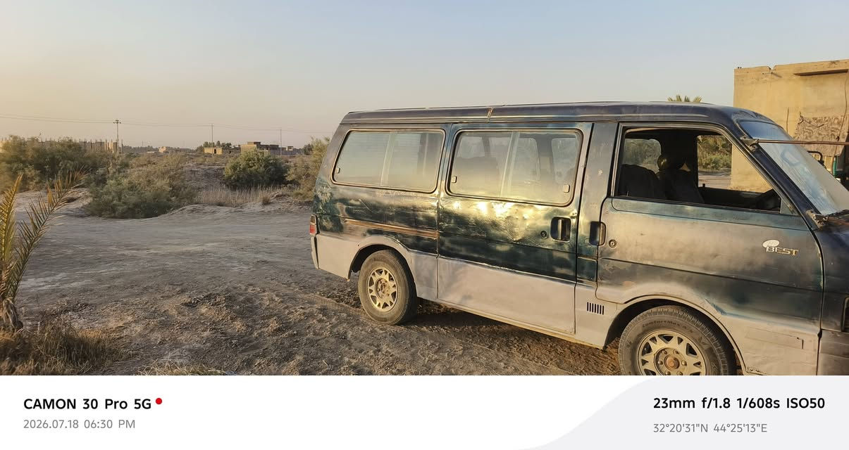 سلام عليكم.. سيارة كيه رقم احمر محرك وكير مكفول
لايت عالي بيه مسجل شغال السيارة حلوه ونظيفه 
السعر 12ورقة وبيه مجال 
المكان حله قرب نبي الله ايوب. طريق حله ــ نجف
التواصل على الرقم الأتي./ ***********/
