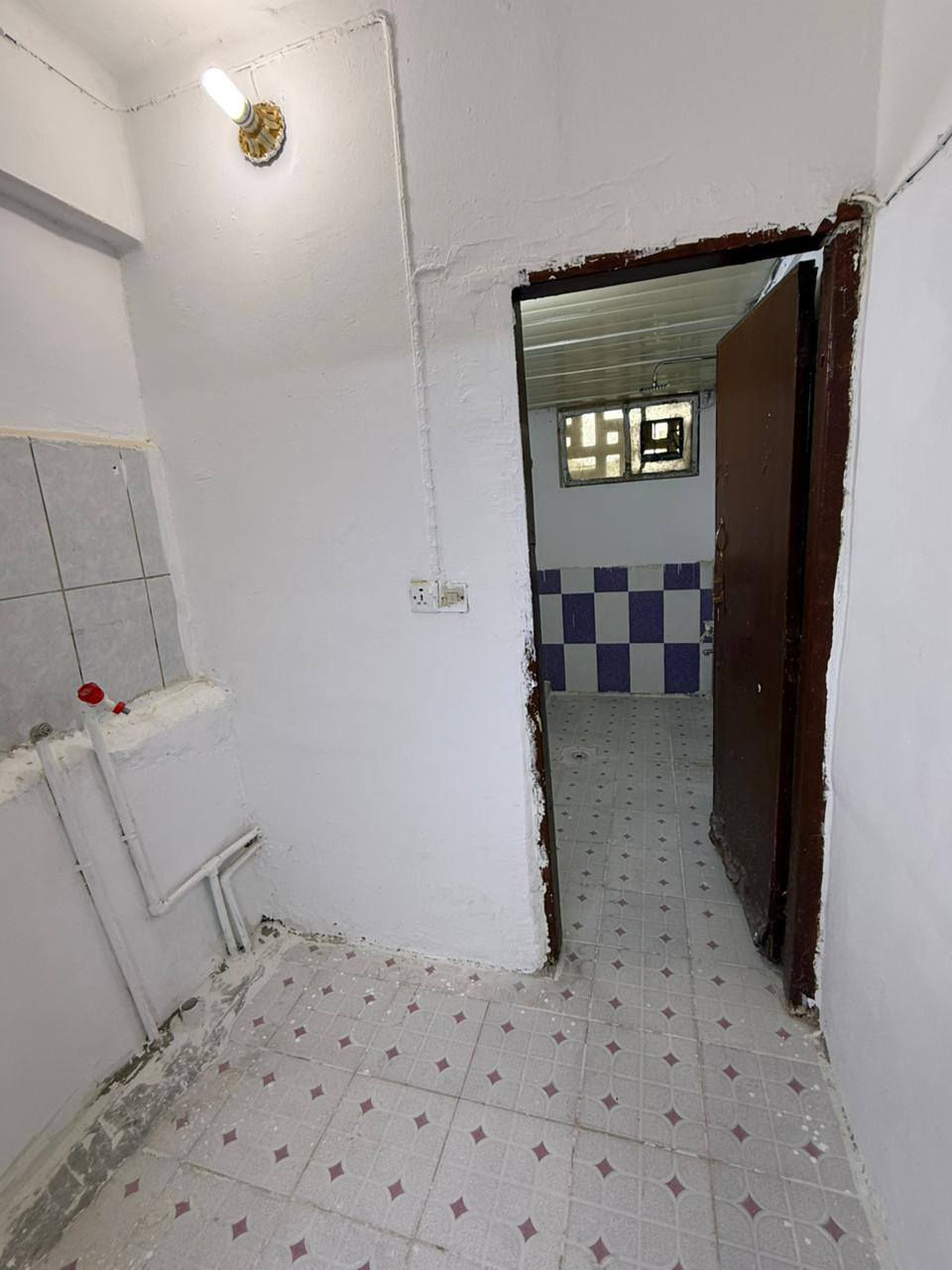 شقه للايجار في حي المعمل قرب الملعب غرفتين نوم واستقبال ومطبخ وحمام وصحيات ومخزن *********** 
سعر الايجار 200 الف
