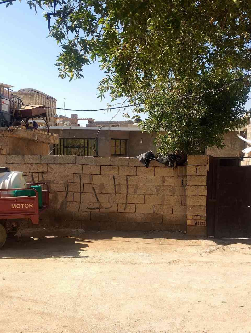 السلام عليكم بيت للبيع مساحه٢٠٠ متر العنوان مقابل مركز الشرطه (حي المعلمين)  اي استفسار

 على الرقم ***********
