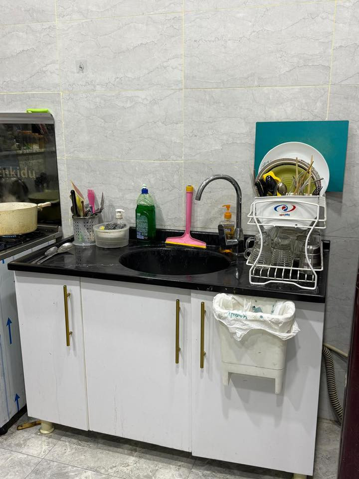 السلام عليكم
غراض للبيع 
ثلاجة هيتاشي نظيفه وشغاله تجميد وتبريد بس لان كبيره قياس ٩٠ دنبيعها واي عطل مابيها وحتى مصلح مرايحة 

غسالة LG  كيلو 15هم شغاله واي عطل مابيها ونظيفه 
  
قنفات تخم ٨ مقاعد خشب قوي واسفنج يحتاج بس دوشمة 

طبلات ٣ للبيع واسعارهم كلش بسيطة
 
سنك للبيع  هم سعره مناسب بي خانه كبيره بابين وخانه ثانيه باب وحدة 

درور كبير مصري 
وكوميدي مصري 
هم سعرهم مناسب ويحتاج تعديلات عليهم بسيطة بس كلش قويات 
والي جاد ويريد يشتري يراسل هذا الرقم 

***********
