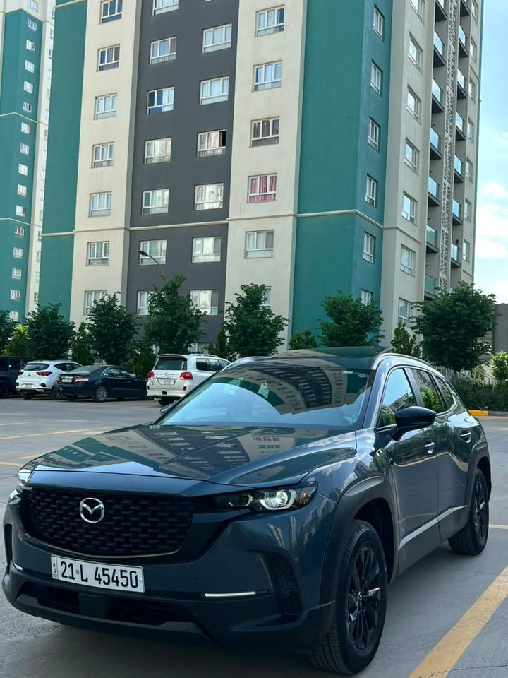 Mazda cx 50
فول تەنها کوشنسارد و کامێرە ٣٦٠ و داتاشۆ نیە  داتاشۆ و ڕادار و حاسەی  و ئۆتۆ هۆڵد و هەتا ئاخیری. مەکینە ٢.٥ بێ تۆربۆ.            بێ بۆیاخ تەنها کەمێک ساردی هەیە و زۆۆر پاک و تایبەتە
***********
***********
