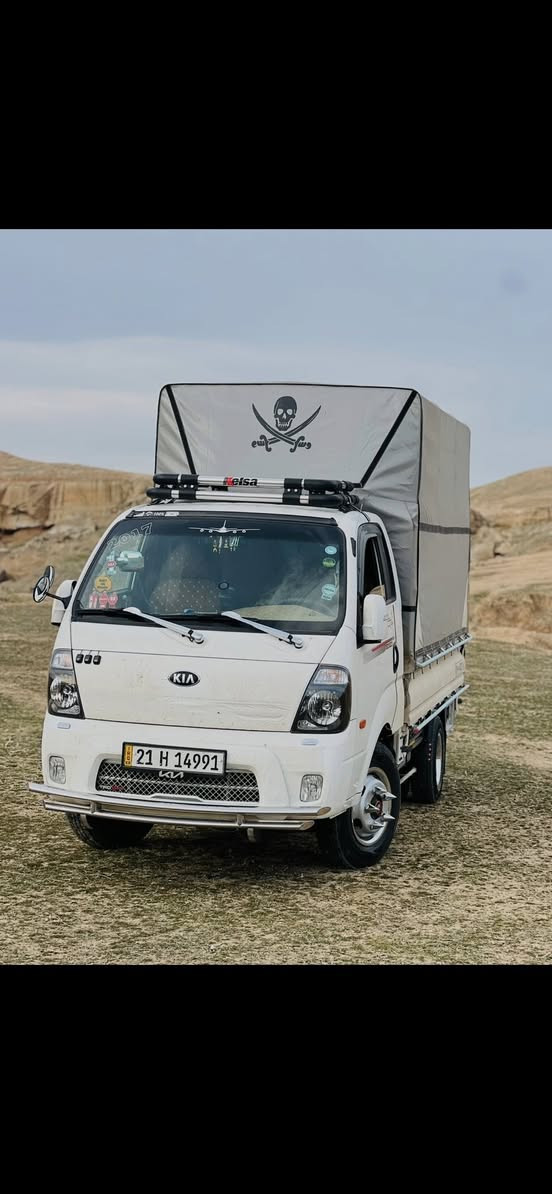 كيا 2017سوبه ر
ره قه م و سه نه وي جديد تخم تايه ١٤و كامل جلال حداد نوزه ريشي نه كرايته وه هه موو شتي به شه رت 

***********
