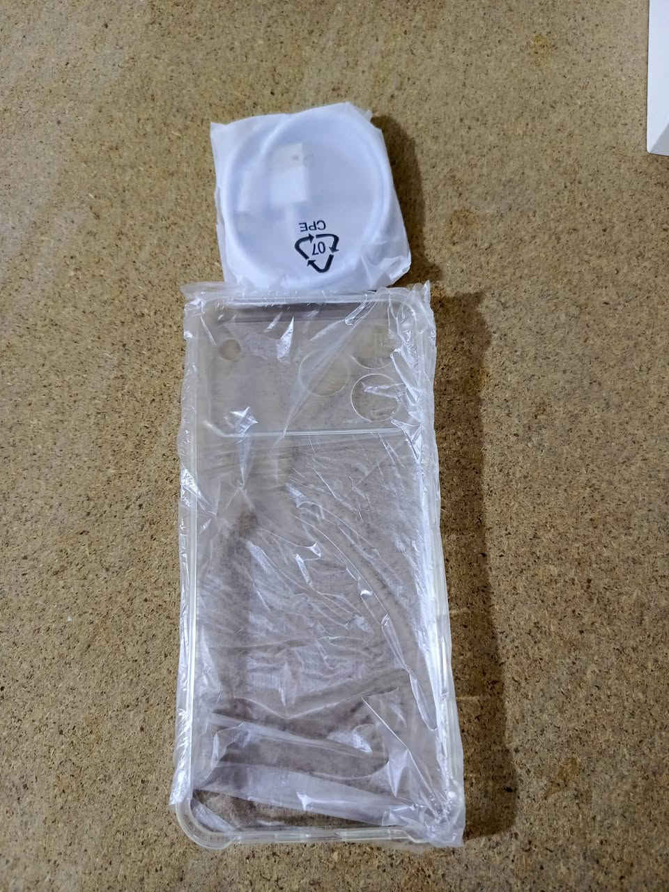 سلام عليكم ايفون 17 برو ماكس جديد باب ثاني  ذاكرة 512 السعر 100الف مكاني نجف ***********
