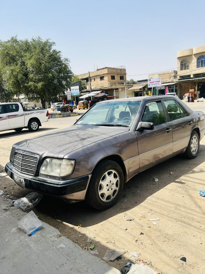 السلام عليكم
مارسدس ٩٢ محرك عنكبوت ٦ سلندر 
محدث بچم بيبي شبح 
غرفه نظيفه 
صبغ عام اثر جراد 
كفاله عامه من الضربه 
تبريد كامل بس بي ليك 
السعر ٦٣ و بيها مجال
‭٠٧٧٠ ٥٧١ ٦٦٣٢‬
