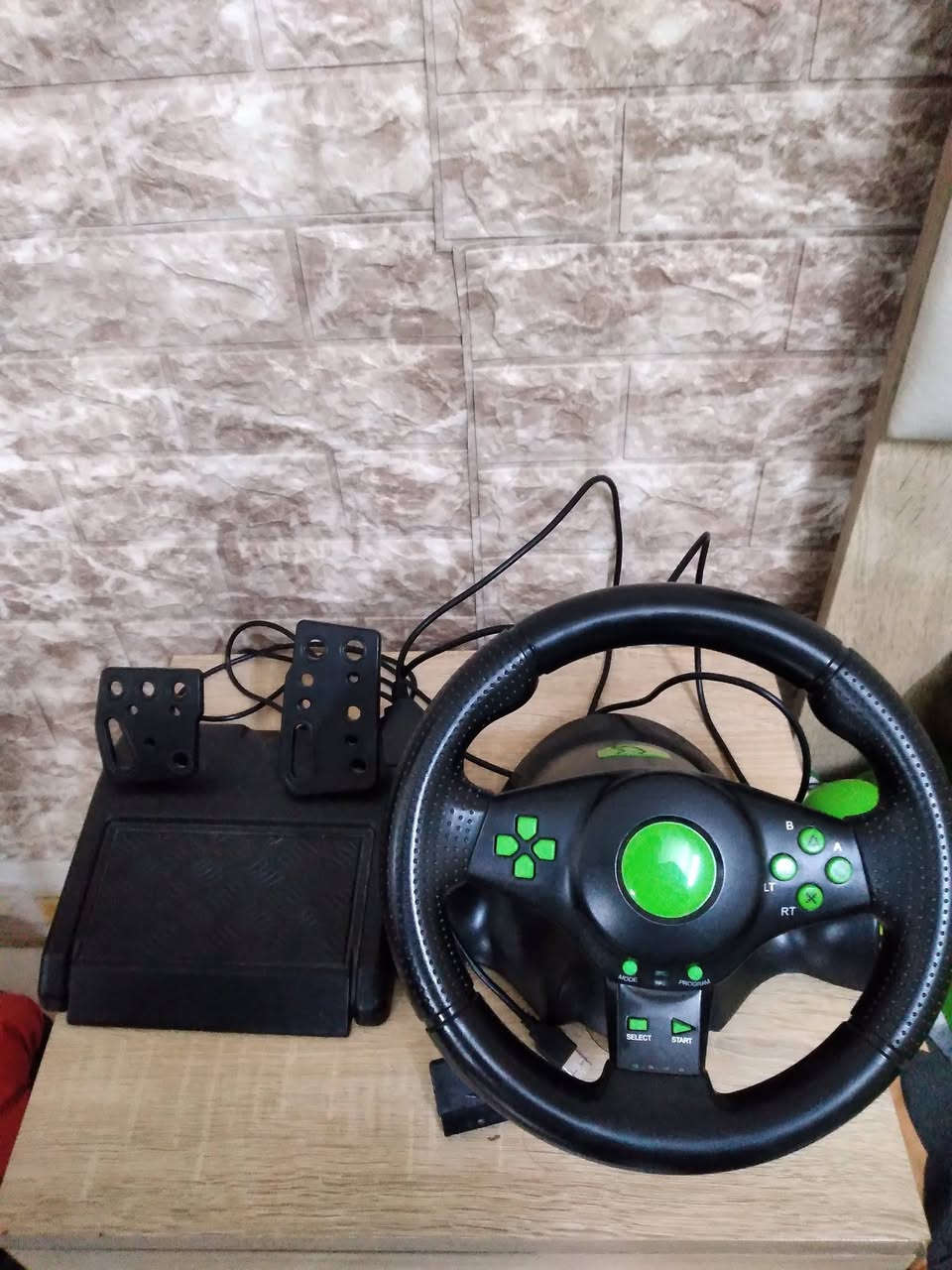 السلام عليكم اخوان XBOX360 الجهاز نظيف ومستعمل هو ملحقاته هاردين و3يدات والدركسون مستعمل اسبوع فقط يحتاج بطاريات السعر 175 الف وبالعافيه على الياخذه


**إذا كنت صاحب هذا الإعلان وتريد حذفه لأي سبب، رجاءا أرسل رسالة إلى الدعم الفني**