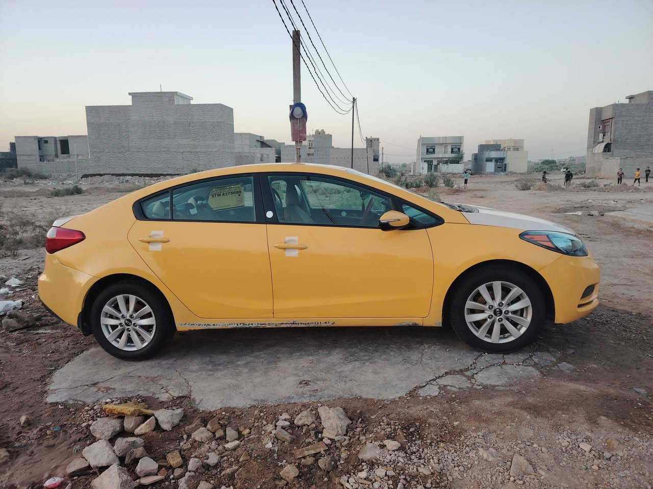 السلام عليكم
فورتي  2014 للبيع 
السياره  مواصفات نص فول داخل لونين
أشاير بالمري 
تحكم ستيرن جهتين 
كروز سرعه 
حافظة نظاره 
ويل كب 
ضرر السياره فقط باب السايق بدون دواخل 
السياره مكفوله 
محرك 1800 مكفول ما مفتوح 
كير مكفول ما مفتوح 
تخم تاير  جديد 
السياره ما عايزه برغي  و باسمي ثاني يوم تحويل 
سعرها 112 وبيها مجال بسيط
واتس اب ***********
