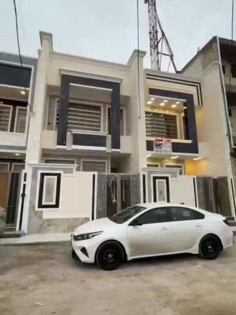 دار للبيع المساحه ١٠٠ متر  الواجهه ٥ متر 
طابقين اونص ٤ غرف نوم  
  العنوان الرستميه خلف المرور.   ***********
