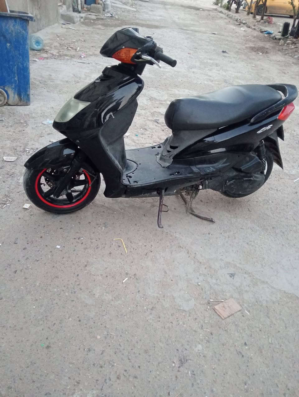 سلام عليكم دراجه سكنس نثيه للبيع الدراجه كامله مكفوله من مكينه وشلعه ومعدل نضيفه السعر 500وبيه مجال شي قليل المكان بغداد مدينة الصدر التواصل هنا مابي واتساب***********
