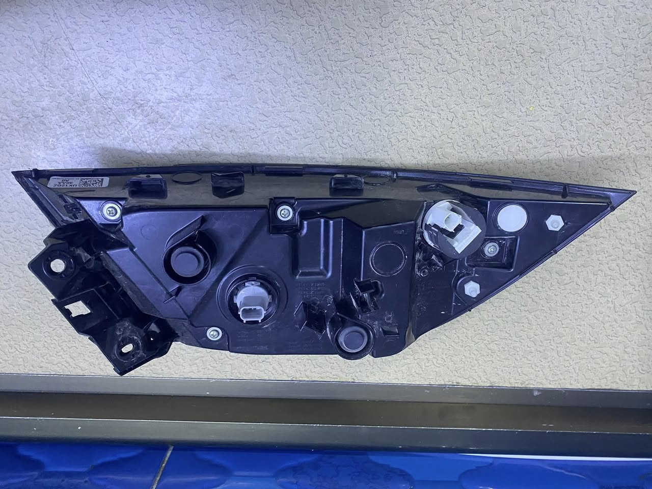 سلام عليكم للبيع  لايت الي من جهت السايق نضيف كلش مابيه اي شخط مثل الي بصوره سعره 350$
مسطره مضرره  تحتاج بس جامه١٤٥الف 
بك لايتات ثنين هم بس جامه كله شغال سعرهن ١٥٠الف  
بندي كدامك الضرر ١٧٥ الف 
جنطه١٥٠
دعاميه خلفيه ويه ذفيوزر١٧٥ 
كير كايم ميكانيكي كهربائي شغال 400$ 
لايات عكس السايق متفلش من الاخارج 
علماً غراض. السياره موديل ٢٠٢٥  سمنتي سبورت هوندا اكورد 

 ***********
