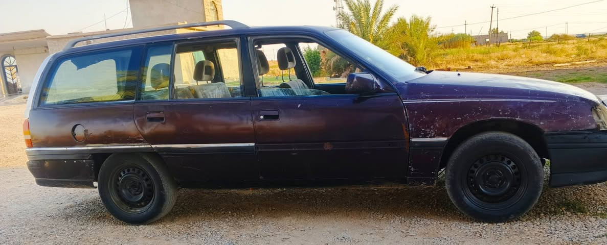 السلام عليكم 
للبيع اومرس اوبل اوميكا ستيشن،فحص نينوى،،محرك كير شرط سياره جاهزه 
السعر 12
***********
‏‪***********‬‏
