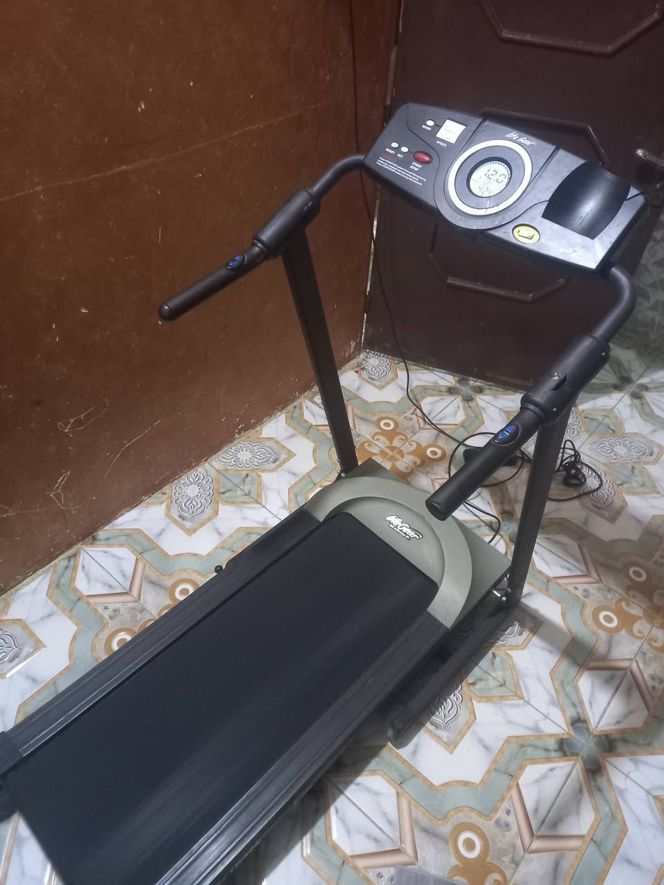 جهاز جري يتحمل وزن 120كيلو بي تحكم سرعه يدوي وشاشه وكلشي شغال بي عنواني البصره


**إذا كنت صاحب هذا الإعلان وتريد حذفه لأي سبب، رجاءا أرسل رسالة إلى الدعم الفني**