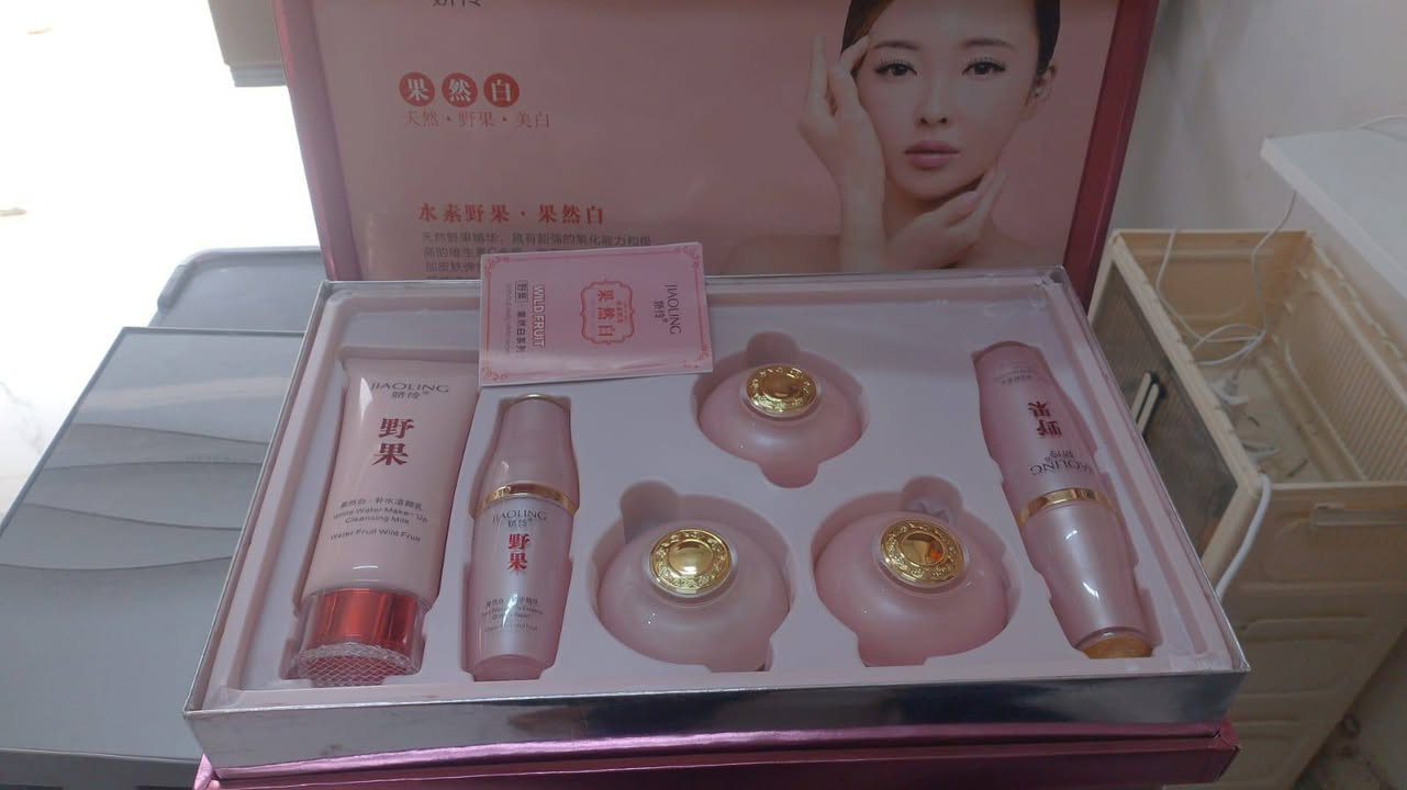 متوفر  كريم مرطب ومعطرات وغسولات وكل مايخص العناية بالبشرة البيع جملة كلهن اليفيدنه يراسلني وسعر جدا مناسب عندي مايقارب 200


**إذا كنت صاحب هذا الإعلان وتريد حذفه لأي سبب، رجاءا أرسل رسالة إلى الدعم الفني**