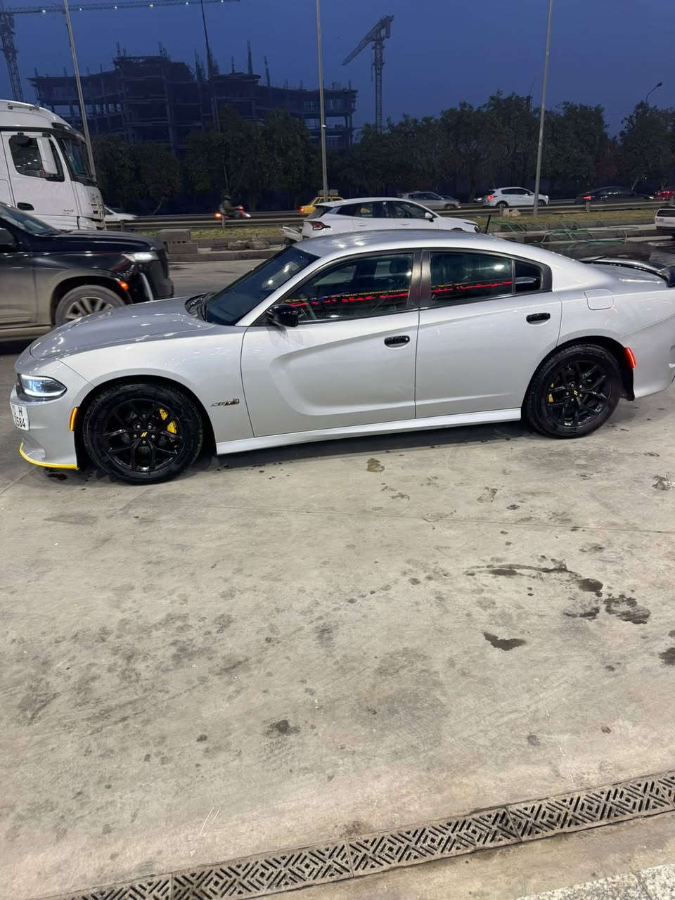 جارجر اصل 2019 
السيارة فول مواصفات عدى الفتحة 
كشنات كهرباء 
كشنات تدفئة وتبريد 
ستيرن هيتر 
كشنات حضن 
بيها صفحة عكس السايق صبغ اثر شخوط بدون قطرة معجون 
انارة داخلية شاشة ابل كاربلي 
السيارة جاهزة من كلشي 
السعر 185 وبيها مجال 
و ما مشتغلة خط ابد 
حلوة ونظيفة وبالعافية عالياخذها 
مكلف بالنشر 
للتواصل الاتصال بالرقم ***********
