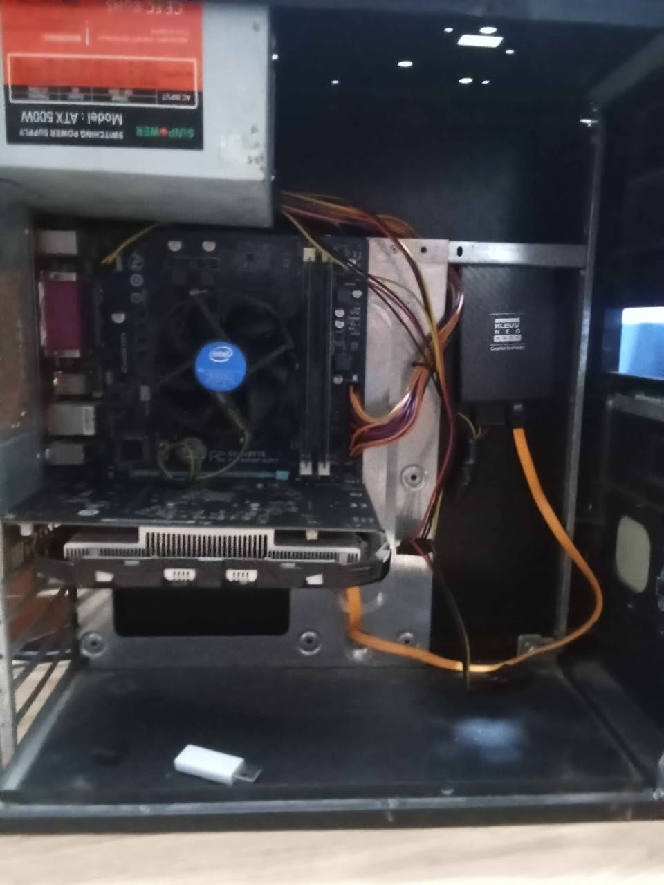 السلام عليك حاسبة للبيع 
المعالج i5 جيل ثالث
الرامات 8
الكارت 1050ti
تخزين ssd 120

السعر 120
المكان الدورة ابو دشير بغداد, العراق


**إذا كنت صاحب هذا الإعلان وتريد حذفه لأي سبب، رجاءا أرسل رسالة إلى الدعم الفني**