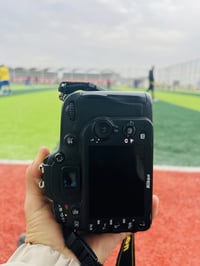 نيكون D7200 • عدسة 18-140 • زوم 70-300