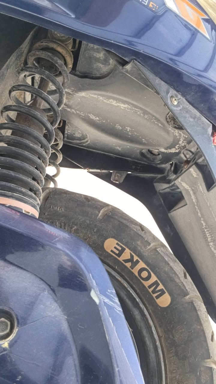 سلام عليكم دراجة شحن للبيع ١ـ كهربائيات شغالة ٢ـ غراضها كاملة ٣ـسرعتها ٧٠ ٤ـبيها كشن متضرر ٥ـ بدون بطاريات ٦ـ ابيع كوم حديد مع صندوك ب ١٣٠ قفل  بدون صندوق ١٢٠ بيها مجال امانة الله مستعجل على بيعتها للتواصل *********** واتساب فقط مكاني بغداد حي القاهرة مقابل مدرسة حاتم الطائي
