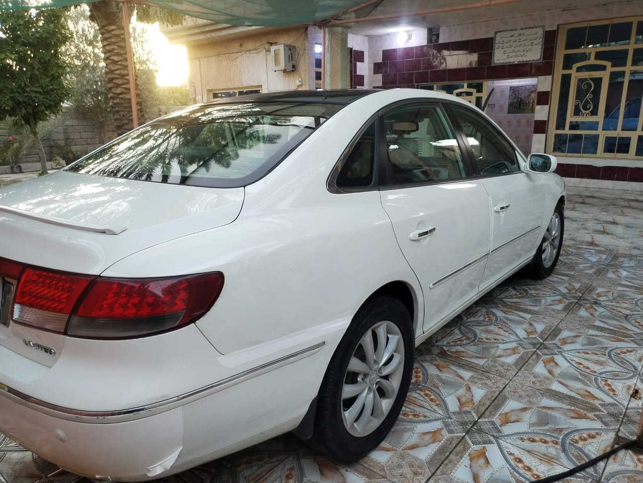 هونداي ازيرا ٢٠٠٧
كير  ومكينه حاويه  شادهن جديد  تدفئه تبريد شغال مكان السياره ديالى  سونار مرفق بالمنشور السعر ٩٠   للاتصال ***********
