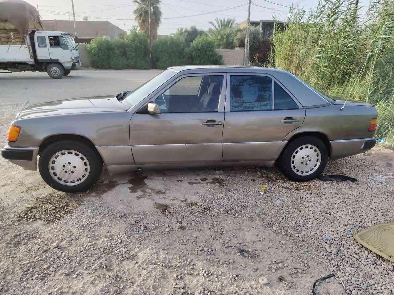 للبيع مارسدس دب
موديل 86
مكينه وكير بل كارتون
كفاله ثنين ونص بطه
شوصي وقواعد سليمات
غرفه كله جديد تبريد شغال ثلج
سنتر لوك شغال
ربع جام كهربائي 
تخم تاير جديد حداديه وره وكدام خير من الله 
رقم بغداد تحويل ثاني يوم
مكاني ديوانية قضاء المهناويه
سعره 46
***********
***********
