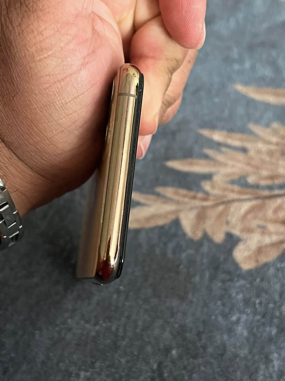 سلام عليكم iPhone 11 Pro ‏الجهاز كلش نظيف ‏فقط بفطر بالظهر 
سعره ٢٢٥
***********
