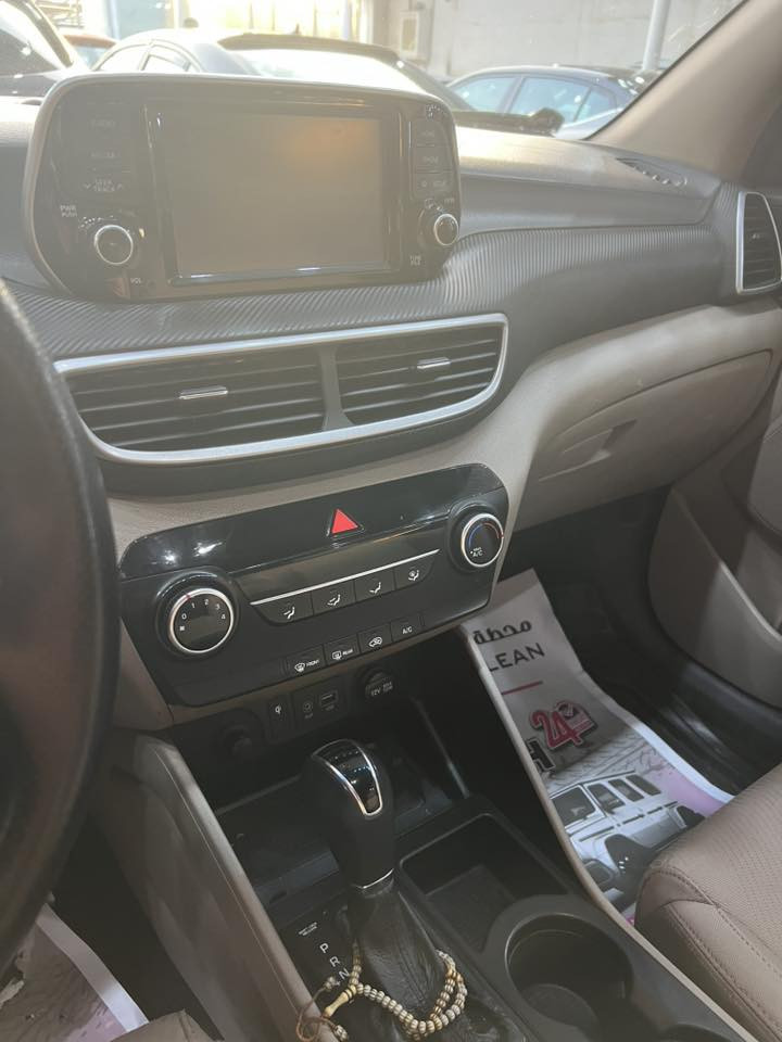 سلام عليكم هونداي توسان موديل 2019 خليجيه ماشيه 70 الف فول مواصفات بانوراما بصمه ترحيب نفكيشن شاشه اصليه وايرليس شحن كرسي كهرباء لد صباحي تبريد خلفي محرك 2.0 دوش تحكم ستيرن كروس سرعه دبل ايرباك حساس امامي خلفي كامره اصليه يدات نيكل
اشاره بلمرايه ومري شفط  
رقمها بغداد الجديد بيها مكانين بارد السعر 205 وبيها مجال بسيط مكان السياره بغداد (***********)
