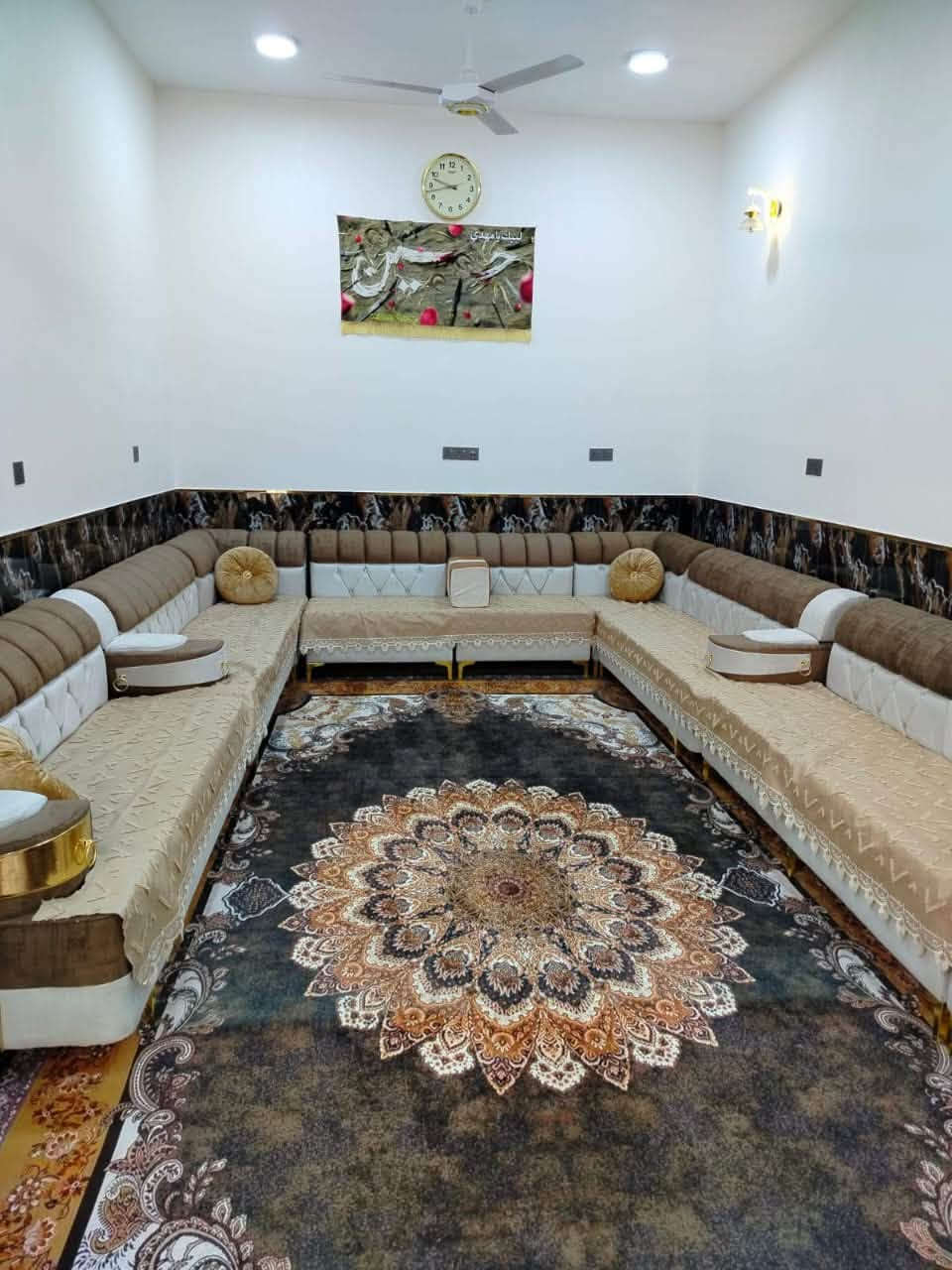 بيت للبيع زراعي بالمهيديه مساحه اكثر من 200متر  مقابيل مجمع الشموخ السكني مكانه مميز وقريب على شارع العام  بناء جديد قبل سنه كمل 
طابقين يحتوي على 
استقبال 
وصاله عدد 2 
ومطبخ
وغرف نوم عدد 5 
واكو وحده سويت 
مناور عدد 2 
صحيات داخليه وخارجيه 
وصحيات طابق الثاني 
السعر 190 وقابل للتفاوض

مكتب 💥التميز 💥للعقار 
الشموخ قرب جسر مشاة 

ستفسار ☎️***********
