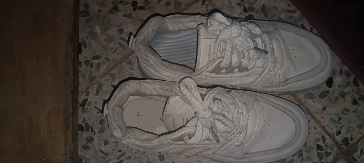 احذية نسائي مقاس 40، الكعب اللي بيه سير من گدام جديد ما ملبوس سعره 25 ألف
البقية ملبوسات سعر كل واحد 10 آلاف بس الرياضي الأبيض وأسود ب12


**إذا كنت صاحب هذا الإعلان وتريد حذفه لأي سبب، رجاءا أرسل رسالة إلى الدعم الفني**