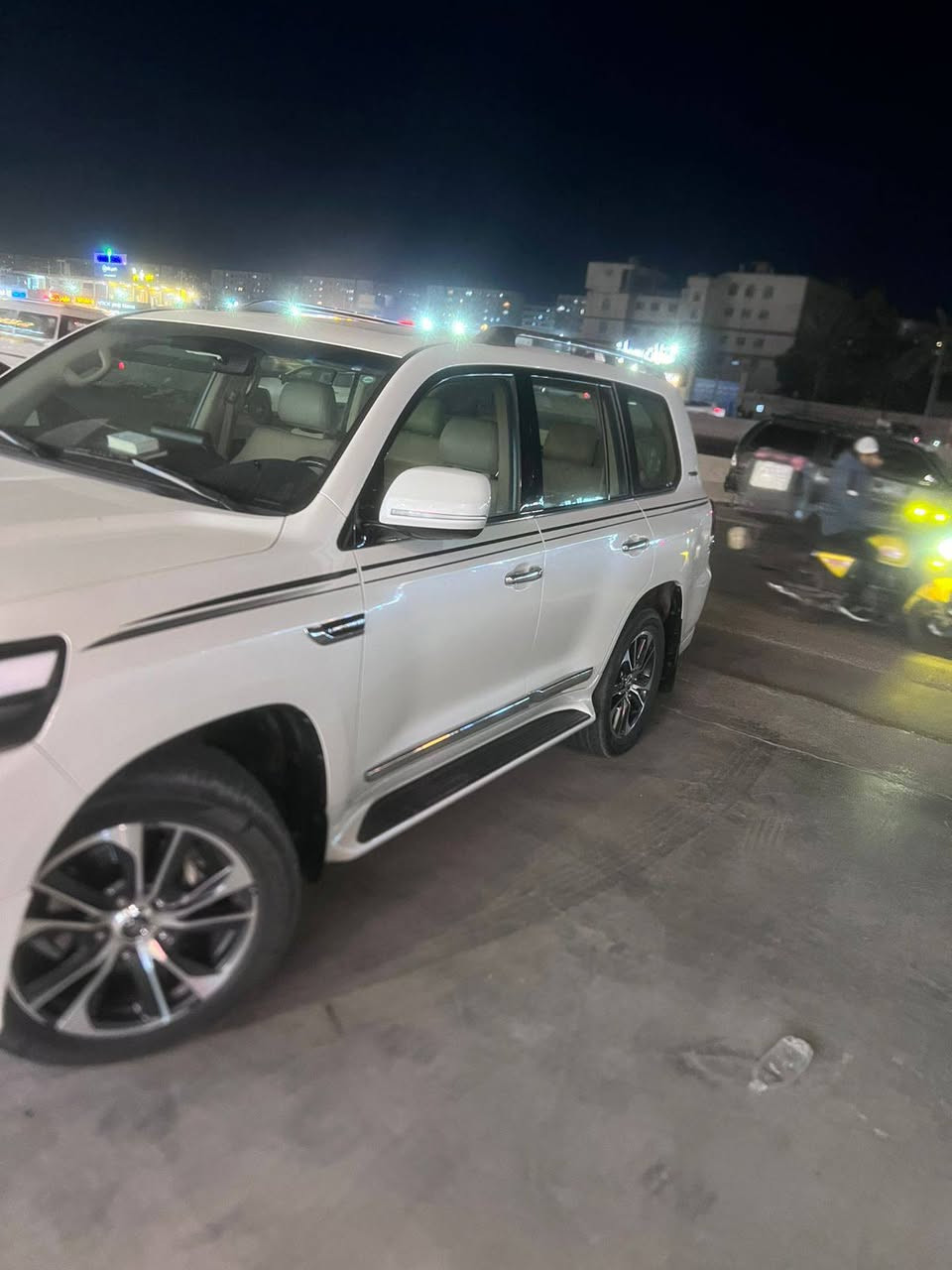 السلام عليكم من رخصة الادمن غلاندكروز موديل 2020السياره كفالفه عامه رقم بغداد بأسمي تحويل ثاني يوم السياره ماشيه تقريبا 87الف فول مواصفات السعر خاص ***********
