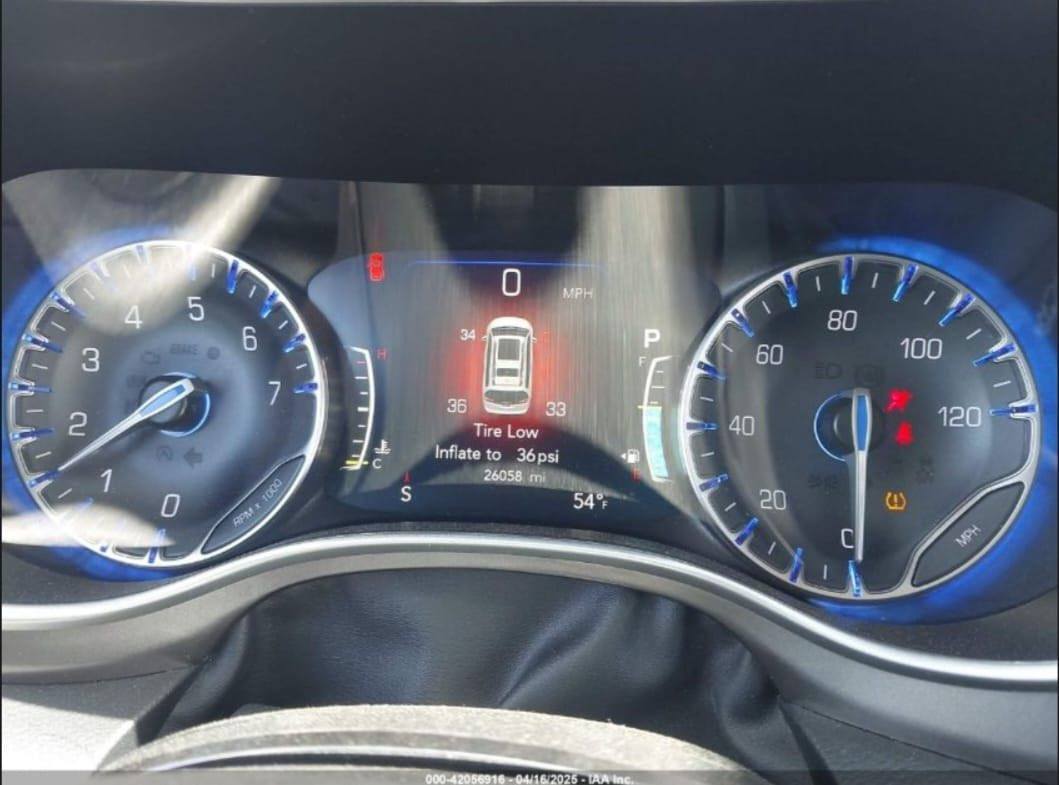 كرايسلر باسفيكا تورنك L موديل 2024  دخول جديد هزه جديده رقم جديد باسمي
محرك 3600 
7 راكب vip
بجم كبس 
السيارة ضرره خلفي باب وجاملغ . وطلع بالسونار بيها 3 قطع كلير بدون حادث فقط كلير من امريكا  صور الحادث بالمنشور  ✅

ماشية 28 الف ميل 

مواصفات السيارة فول عده الفتحه
تشغيل عن بعد  
بصمه تشغيل
بصمه ابواب 
ابواب كهربائي تحكم كنترول
تدفئه كشنات 
تدفئه ستيرن
صندوق شفط
شاشه كبير
رادار  امامي خلفي جانبي

  💥السعر  227 وبيها مجال بسيط 💥

مكان السيارة . بغداد اليرموك 4 شوارع

☎️ هاتف / واتساب ***********
