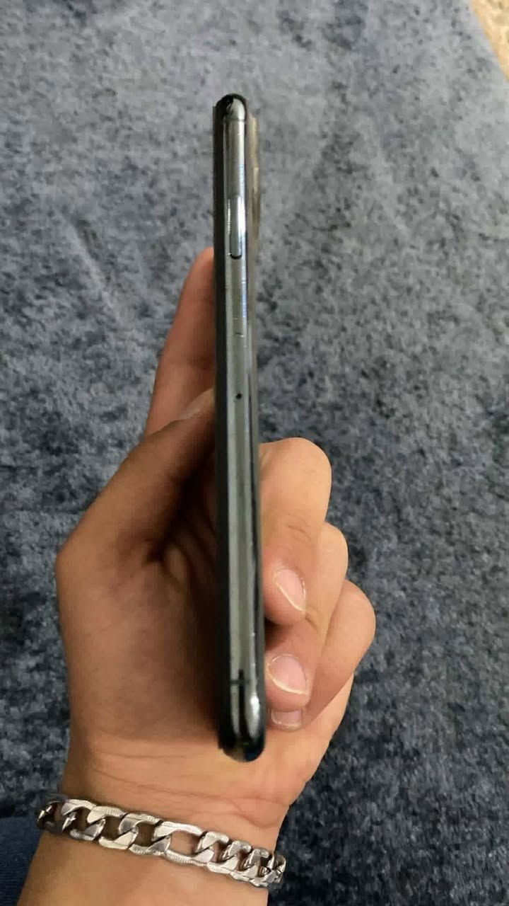 نطيحه 🔥🔥🔥🔥🔥🔥
iPhone 11 Pro Max 
ذاكره 256 بطاريه 94 امعلايه البلاديه 81 وميصرف شحن شحنه اعتيادي واستخدامه اعتيادي امبدل فقط شاشه اصليه 3 خيارات فيس ايدي متوقف من بدلت الشاشه بس هاي الشغله بي غير شغله مابي سعر الجهاز 250 وبي مجال مكاني بابل حلة ابي غرق الرقم للأستفسار ***********
