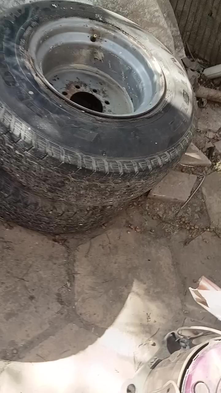 للبيع
تخم ويل وتاير حجم 15
 الويل حجم واحد عرضه 30 سم عمل  والتاير 15..70..255 بدون بنجر 
للتواصل خاص او الرقم *********** مكانهم بغداد السعر ٤٠٠ الف
