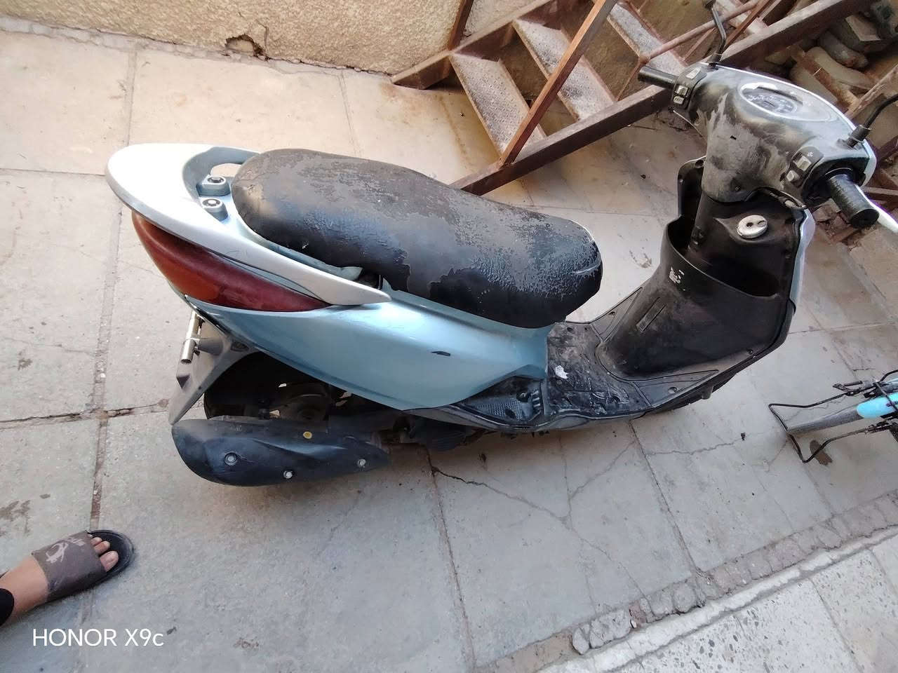 السلام عليكم بريز للبيع بيها نقوصات خفيفه مثل رون مكسور الكتف البارحه وكف عندي مال سلف مكينه ناعمه السعر 400 بي مجال حك الجيه *********** او ***********

