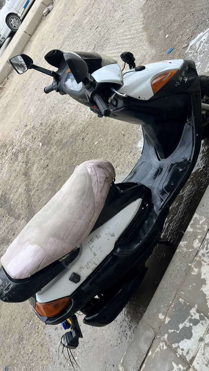 سلام عليكم دراجه للبيع كهربائيات وهندر وسلف شغالات سعر 250وبيها مجال العنوان كاطون الرحمه رقم الهاتف ***********
