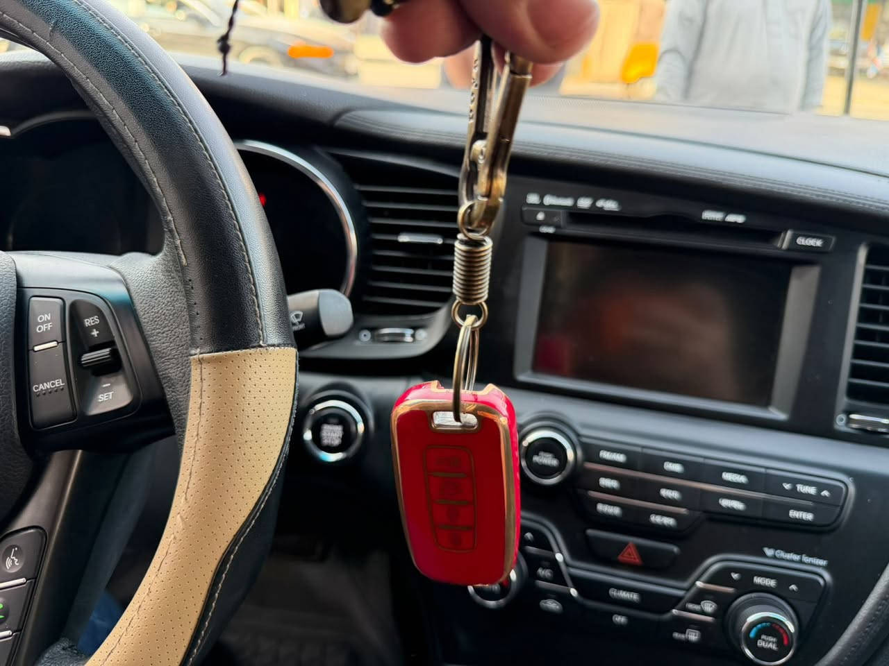 سلام عليكم اوبتما 2014
سياره فول مواصفات عدا الفتحه
بصمه شاشه كشنات جلد داخله جديد
سياره جديده بمعنى الكلمه مال جنايه
كير مكيه مكفولات تخم تاير جديد حداديه جاهزه
سياره تعبان عليهه بالعافيه على الياخذهه
السعر 85 وبيهه مجال
***********
