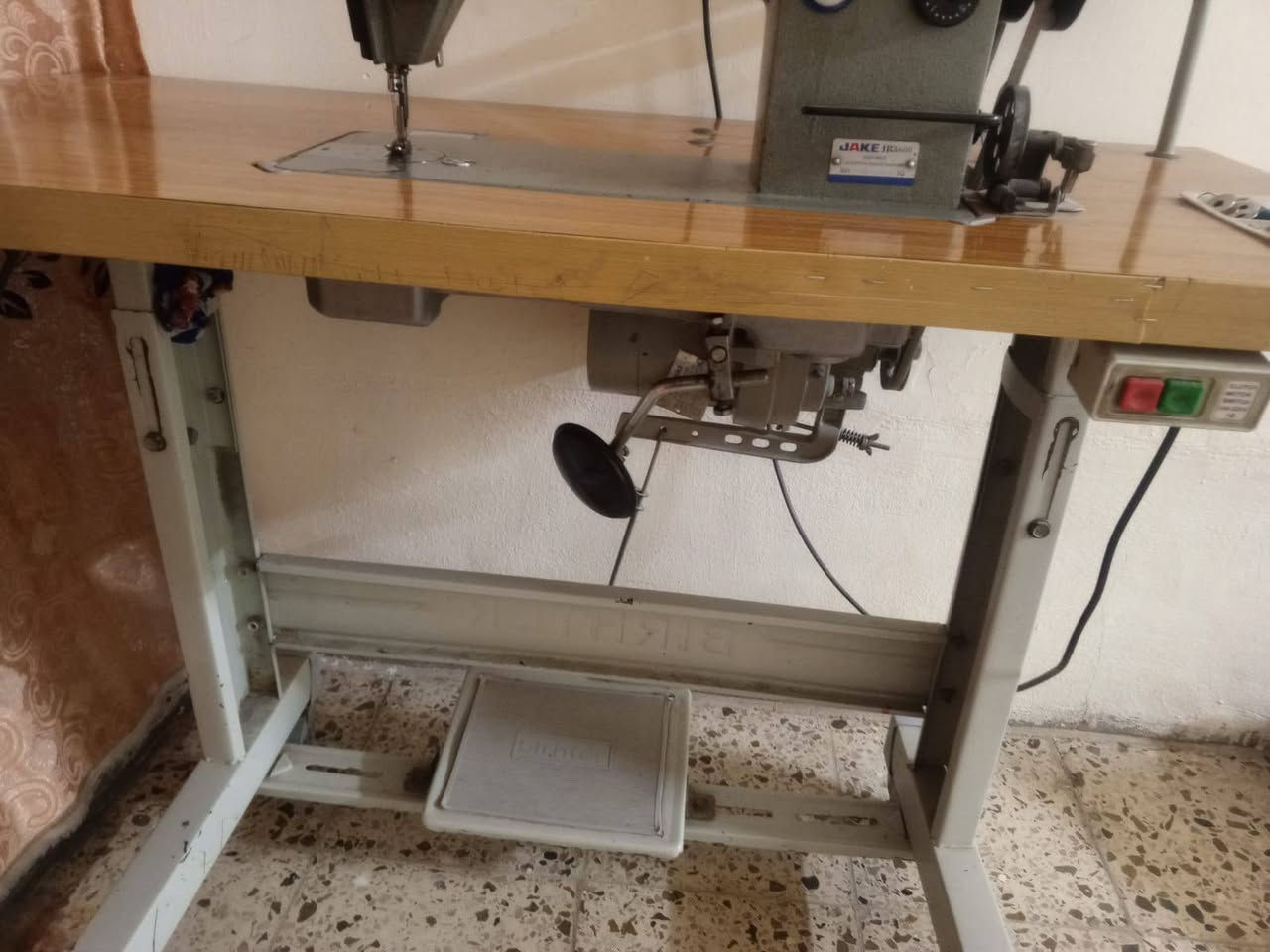 سلام عليكم مكينه خياطه للبيع السعر 250وبيه مجال مكاني الحصوه حي الانوار اتصل على رقم   ‏‪***********‬‏
