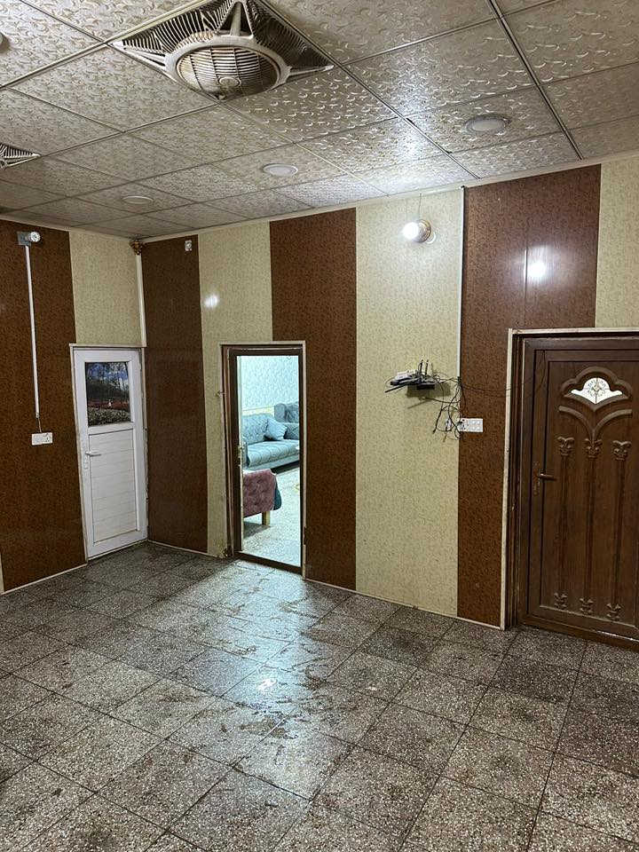 بيت للبيع ١٠٠ متر طابقين طابو صرف
الطابق الاول . متكون من غرفه وصاله واستقبال ومطبخ وتخاريج داخيله وتخاريج خارجيه ومكشوفه 

الطابق الثاني. متكون من غرفتين وتخاريج  

السعر ١٧٥

العنوان الكوفه الجمهوريه قرب النادي القديم قرب فلكه حبيب الرعاش  للاستفسار.***********
