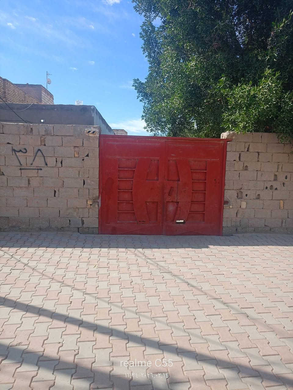 يا الله يا رزاق اعادة نشر /بيت للبيع طابو ماليه المساحة الكليه 300 متر على ساحه يتكون من غرفتين استقبال مطبخ صحيات خارجية  جميع الخدمات  متوفرة ماء كهرباء مجاري تبليط ارصفه مثل ما واضح بالصور العنوان حي الامام منطقة خويلد قريب على الامام الحمزه على شارع النجف للاستفار مراسلة الصفحة أو الاتصال ***********
