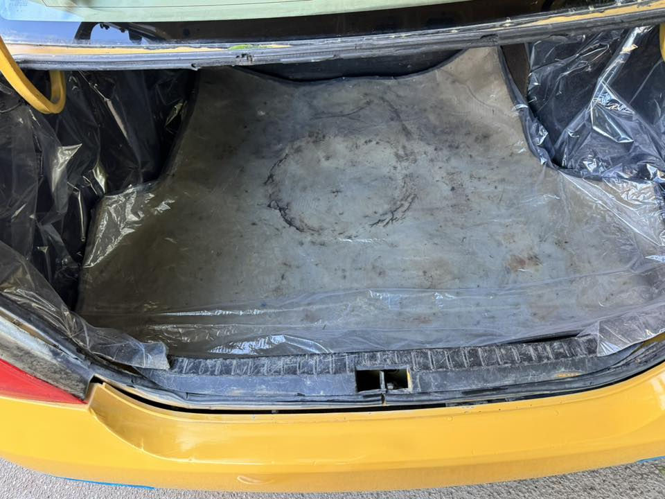 ً
بي واي دي f3موديل 2010مكفولة مكينة لانسر كير عادي 

كير مكينة صدر تيريد تخم تاير كلة مكفول مكينة بل ضمان 

مكفولة من ضربة بيهة فقط جاملغ بدون دواخل صبغ 

شاشة كامرة خلفية دوشماة عام ليلون حراري داخل اسود 

رقم بغداد نكليزي مصفرى هيىة غرامة شرط تحويل 

السعر 47بيهة مجال ***********مكاني بغداد الكرخ
