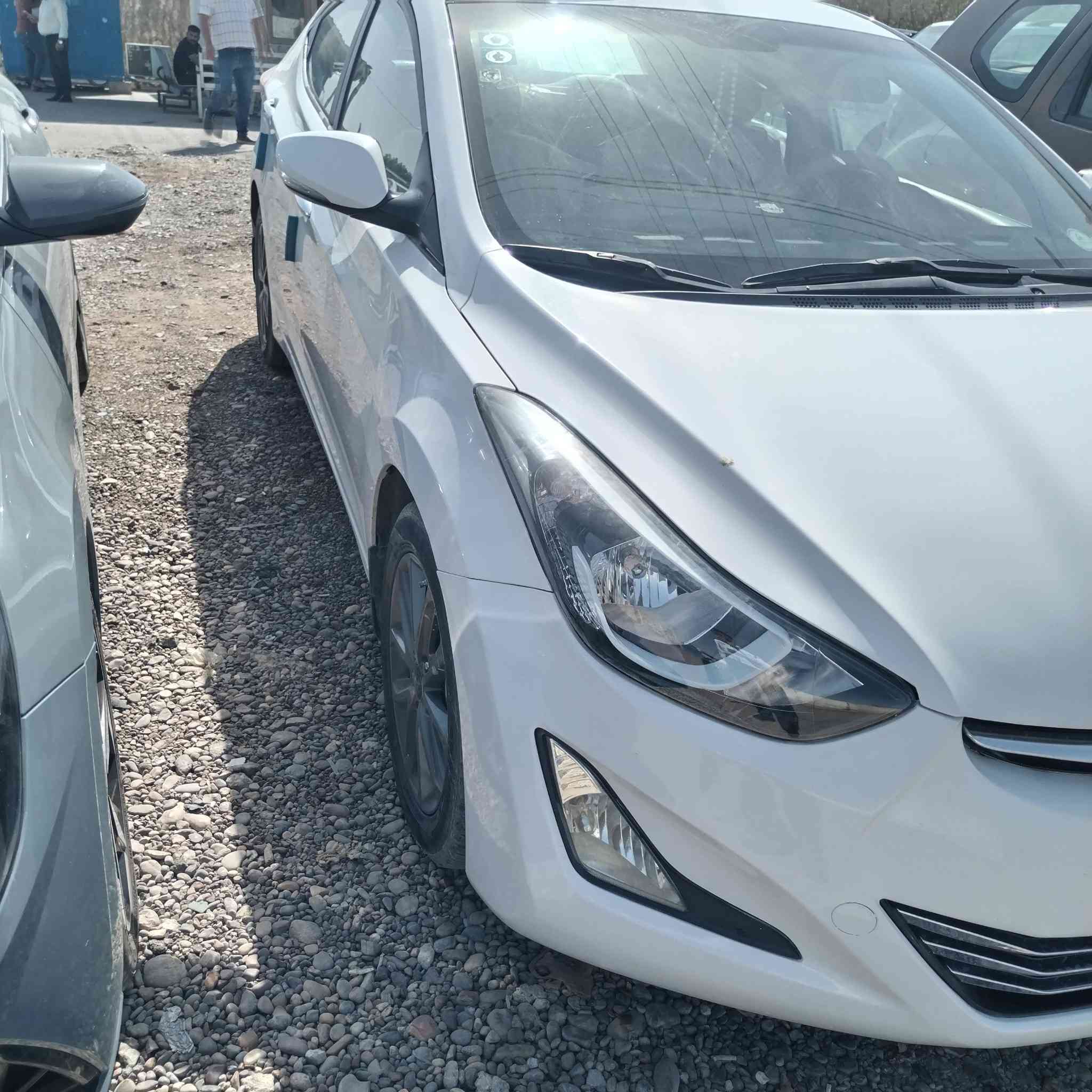 السلام عليكم للبيع إلنترا خليجي موديل ٢٠١٥ مكينه ١٦٠٠ ماشيه ١٠٩منضومه تبرد من الداخل والخارج جديدة صبغ بدن حادث موجود السونار عنوان بغداد الغزاليه *********** السعر ١٢٣ مكينه ١٦٠٠
