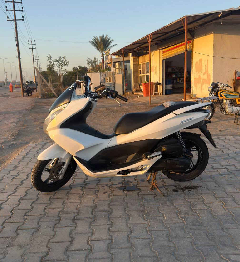 سلام عليكم دراجه pcxللبيع دراجه نظيفه وناعمه وما ناقصه شي مكان كوت العزه سعر مليون و 100 وبيه مجال الشراري يتصل ‏‪***********‬‏
