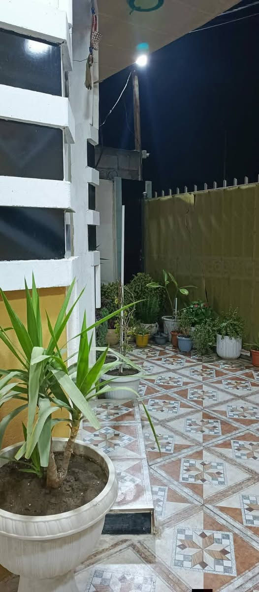 سلام عليكم بيت في حي المهندسين مساحه مالته(150)يحتوى على غرفتين نوم و ستقبال و هول السعر خاص رقم)***********)وتساب بي
