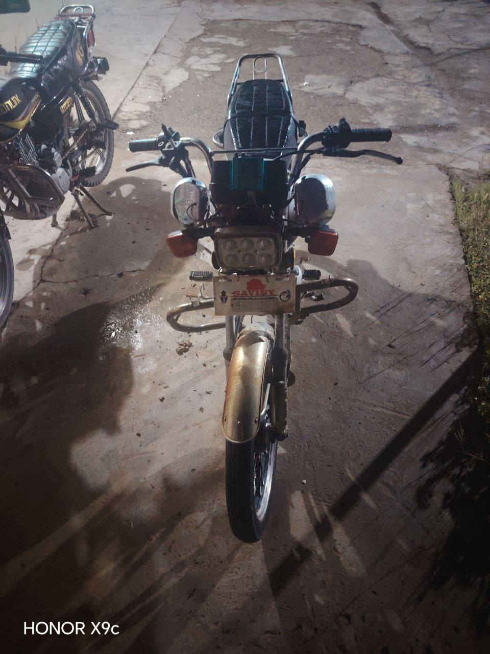 دراجه سيفان للبيع
نوع الدراجه سفيان 
الموديل 2️⃣0️⃣2️⃣0️⃣
المحرك ما مفتوح شرط ما مدوده علي صبانه 🔧
دراجه نضيفه حيل 
دبلات شرط 
وياله شرط 
السعر 350💸 وبي مجال شي قليل 
لتواصل 📞 متواجد واتساب 
***********
