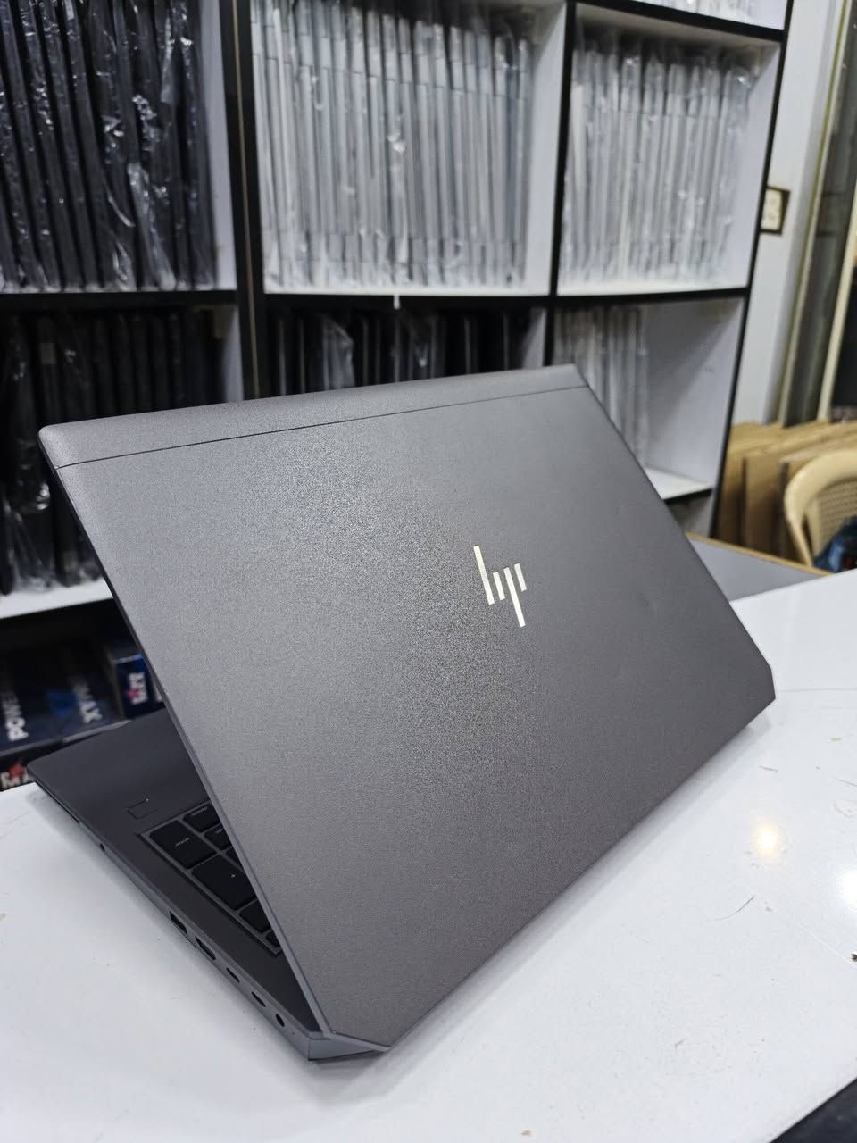 HP ZBOOK 15 G5
معالج Cor i5 الجيل الثامن فئة المعالج H 

الرام 16 كيكا DDR4

الهارد 512 كيكا  SSD M.2 

حجم الشاشة 15.6 

عنواني حلة شارع 40 

متوفر توصيل لكافة المحافظات 

السعر 375 الف شامل أجور التوصيل 

للتواصل واتساب ***********
